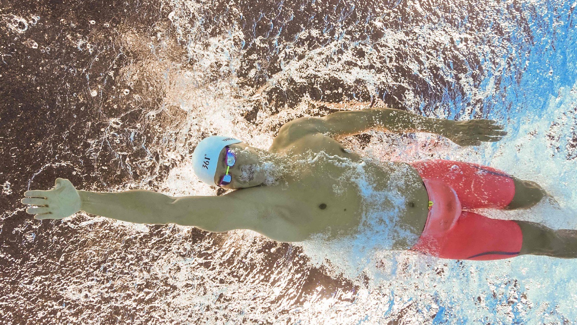 UFC对决前的火药味：对手赛前互飙狠话引爆赛场激情